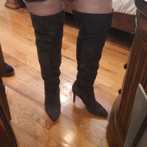 New! Enzo Angiolini grey suede boots